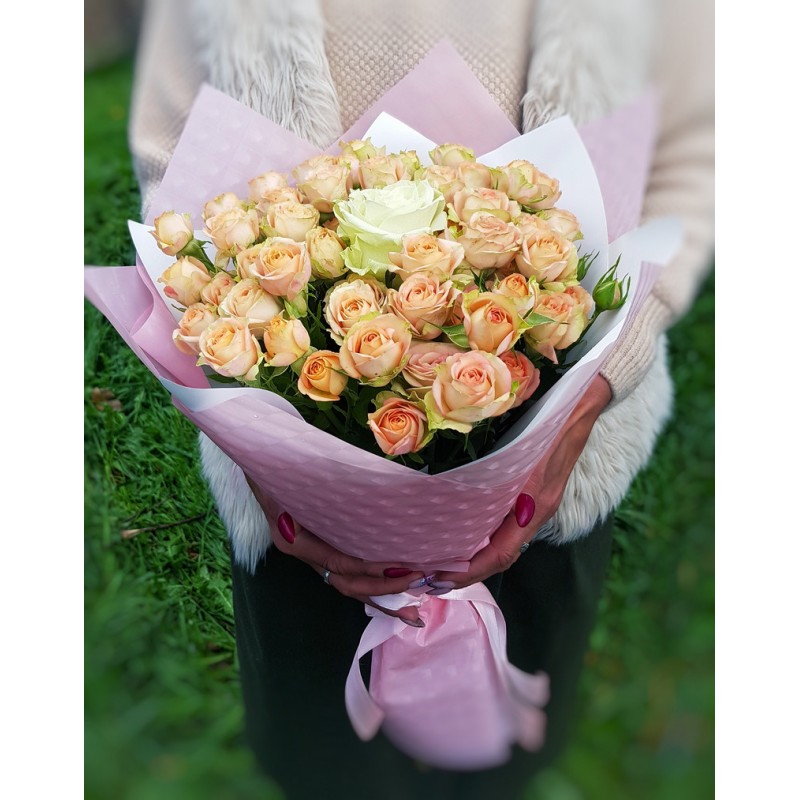 Букет из кустовых роз